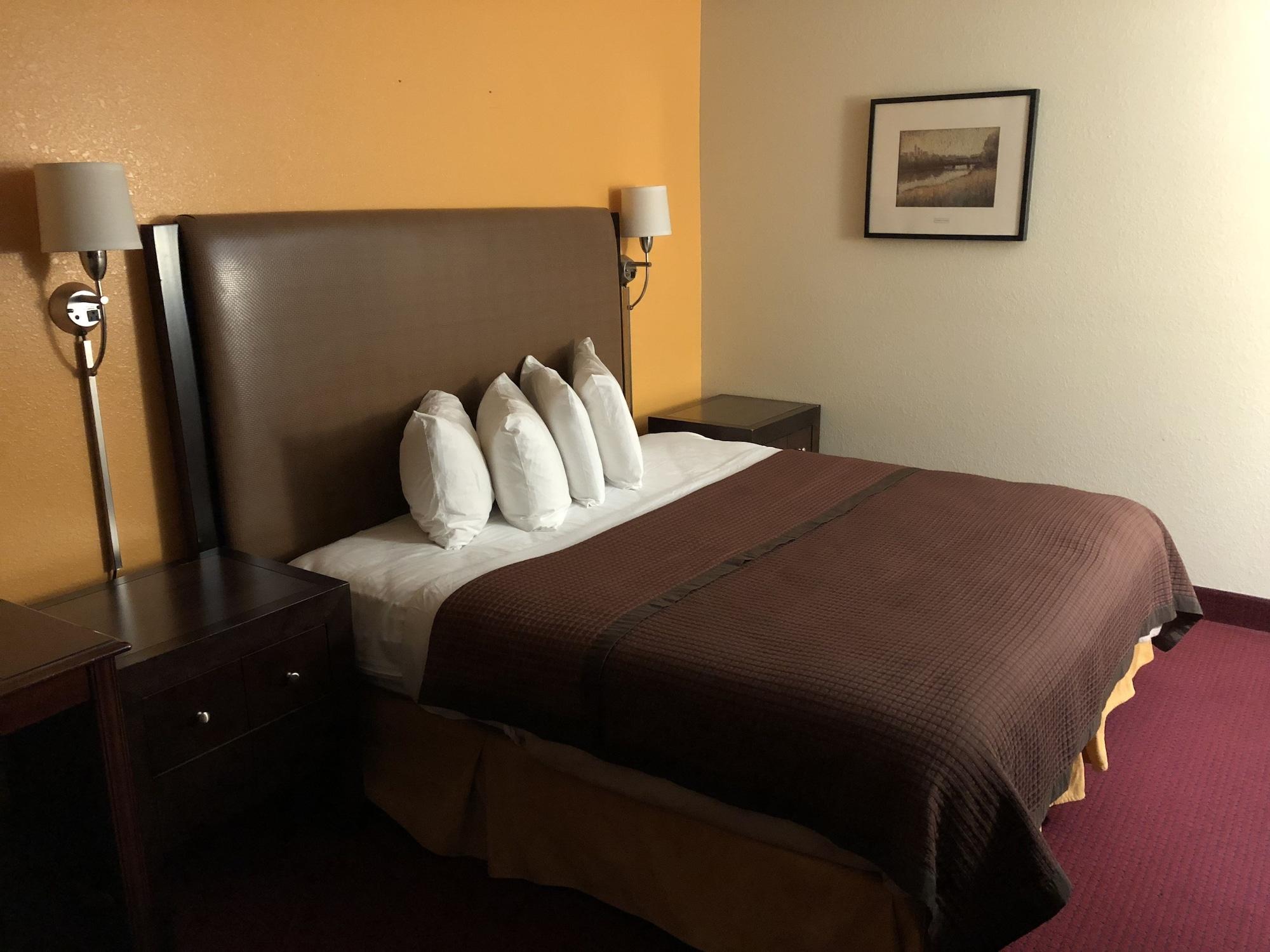 Magnuson Hotel Fort Wayne North - Coliseum Екстер'єр фото