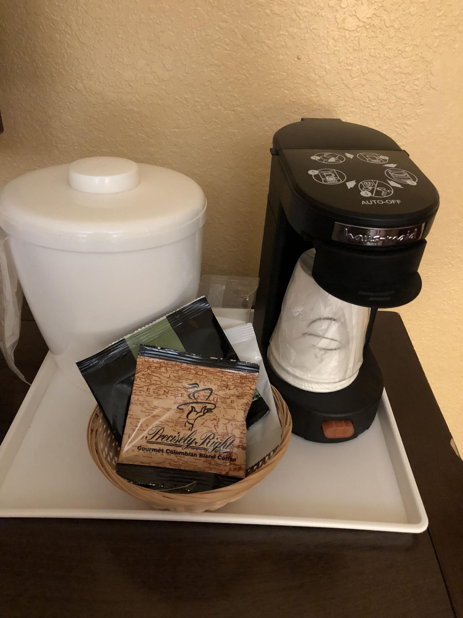 Magnuson Hotel Fort Wayne North - Coliseum Екстер'єр фото