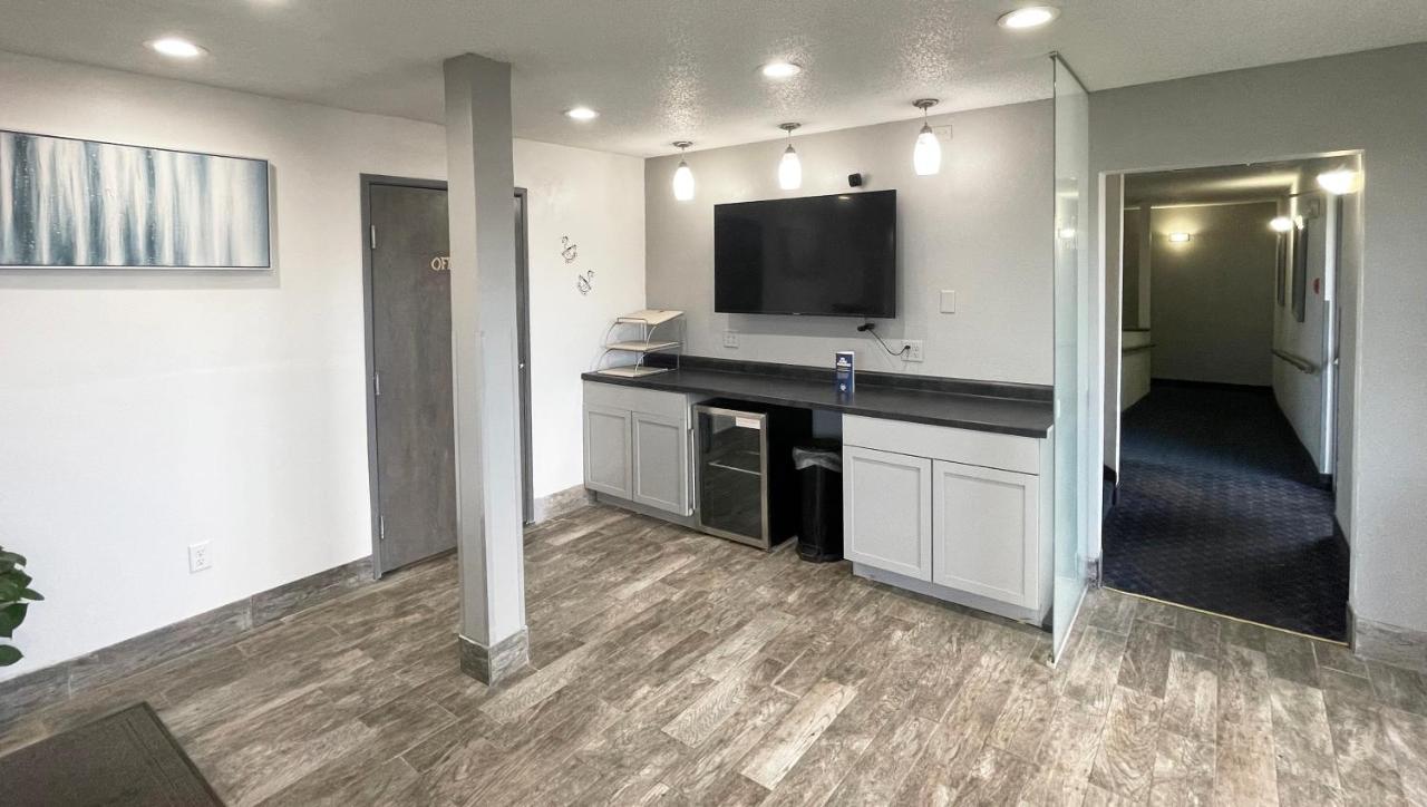 Magnuson Hotel Fort Wayne North - Coliseum Екстер'єр фото