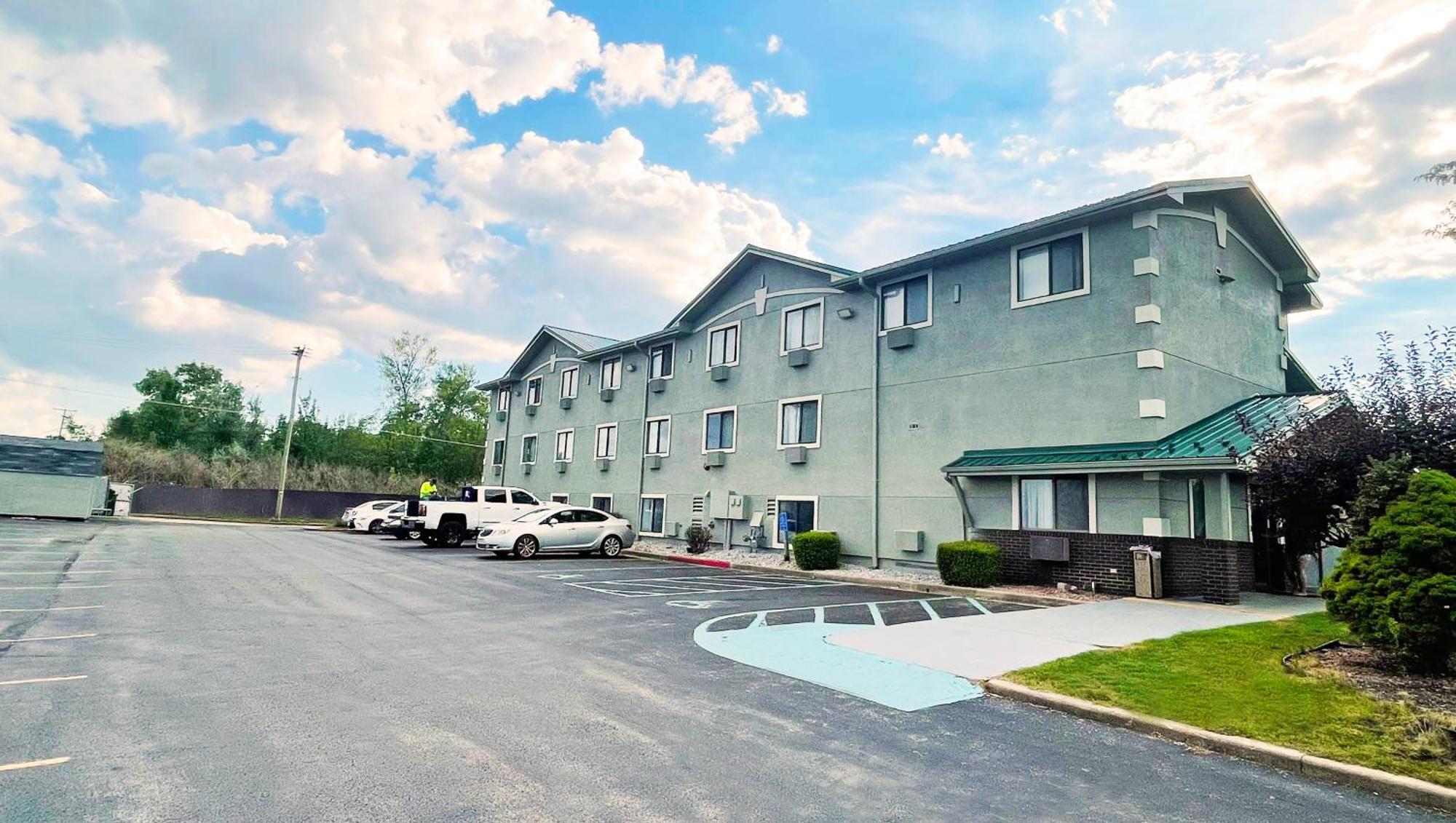Magnuson Hotel Fort Wayne North - Coliseum Екстер'єр фото
