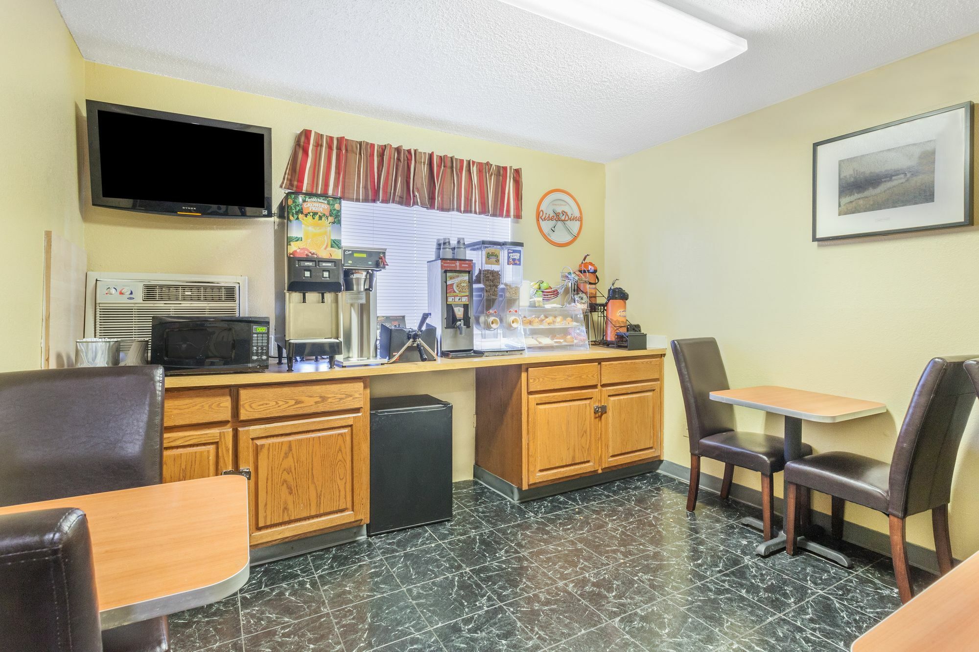 Magnuson Hotel Fort Wayne North - Coliseum Екстер'єр фото