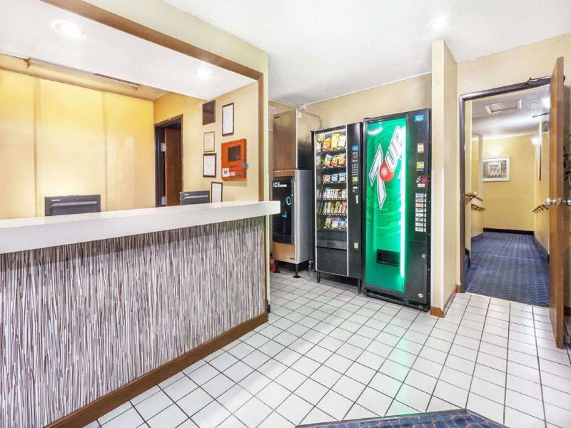 Magnuson Hotel Fort Wayne North - Coliseum Екстер'єр фото