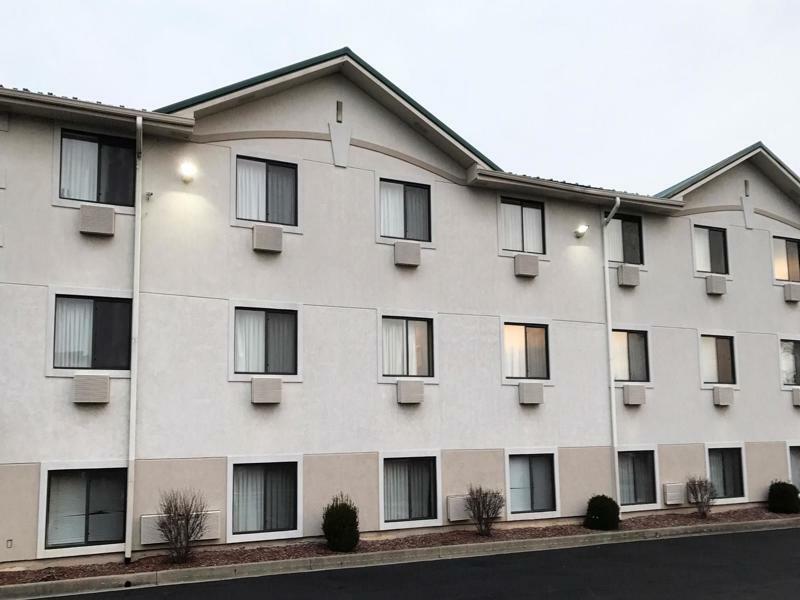 Magnuson Hotel Fort Wayne North - Coliseum Екстер'єр фото